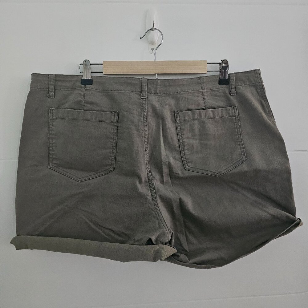 Canyon River Blues Military Green Shorts